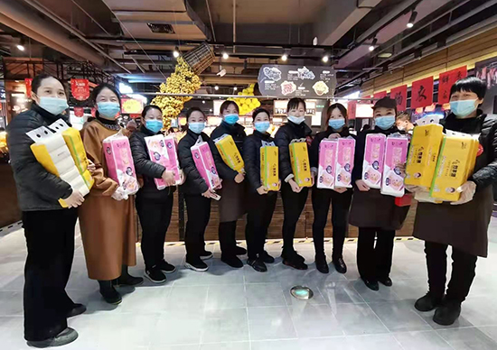 1月3日，13店嚴(yán)格按照四定原則，為昨日單品銷售任務(wù)達(dá)成的家人們發(fā)放獎勵.jpg
